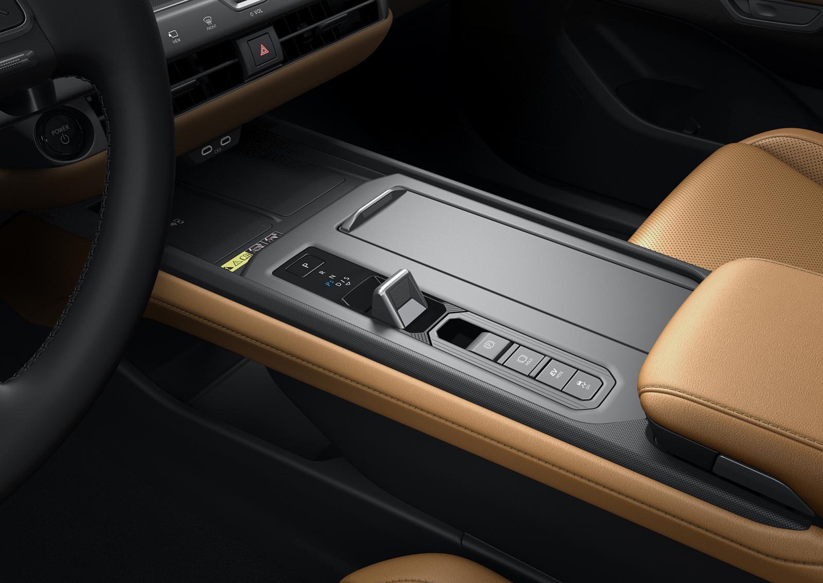 Το νέο Lexus ES έκανε το ντεμπούτο του ως υβριδικό και ηλεκτρικό 